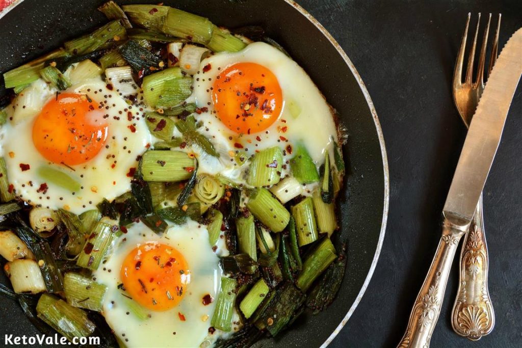 Poached Eggs with Leeks Recipe | Keto Vale